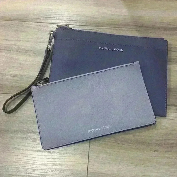 Michael Kors 2 in 1 wristlet Clutch - Picture 2 of 16